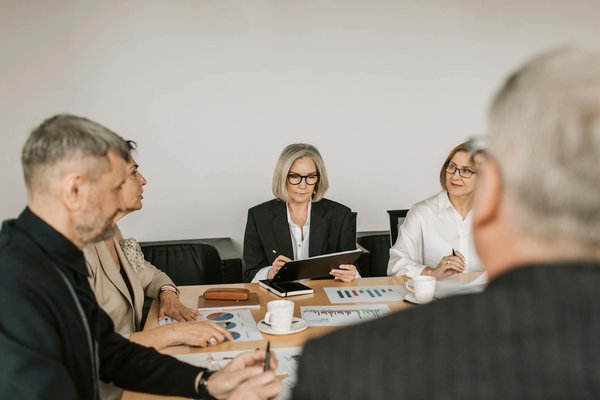 What are the benefits of adopting a hybrid work model for UK businesses?